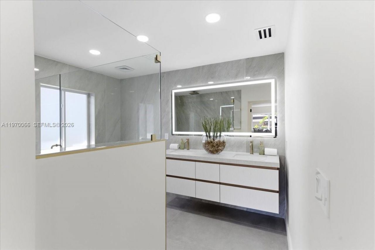 1971 SW 33rd Ave, Miami, FL 33145 Photo