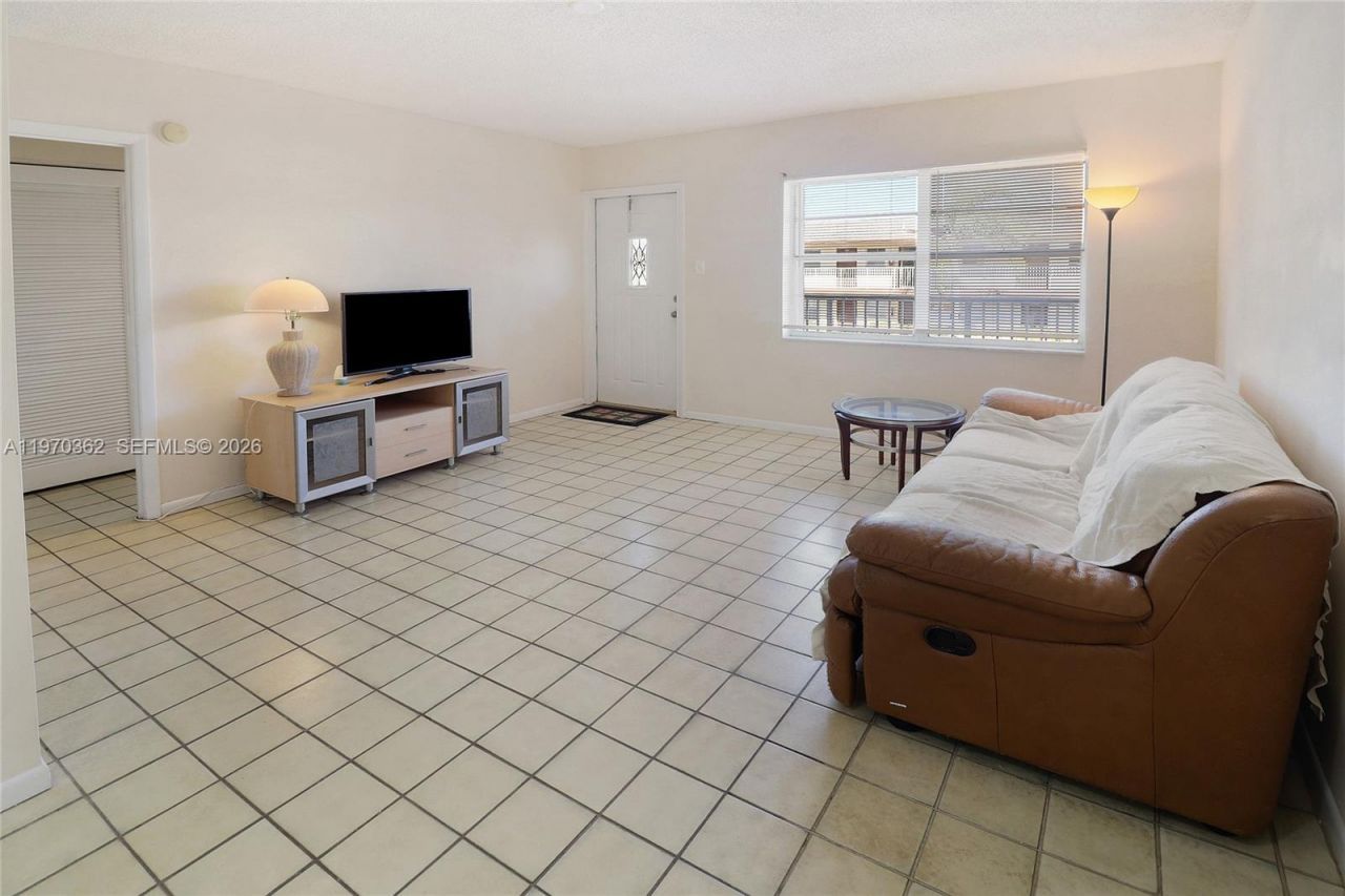 601 NW 78th Ter, Unit 204, Margate, FL 33063 Photo