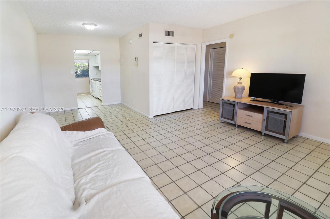 601 NW 78th Ter, Unit 204, Margate, FL 33063 Photo