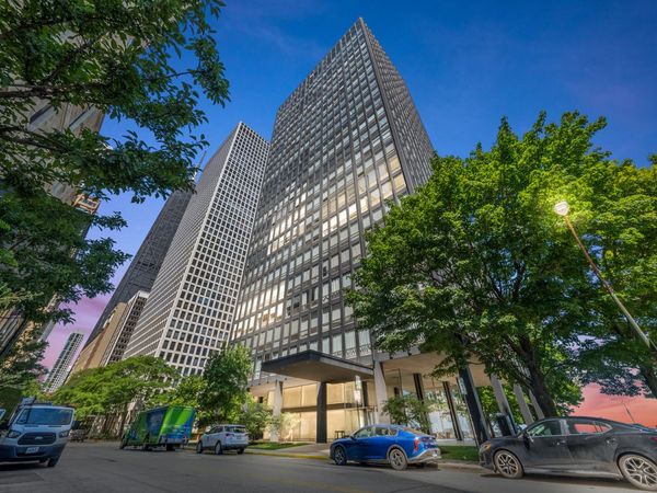 860 N LAKE SHORE Drive, Unit 8L, Chicago, IL 60611