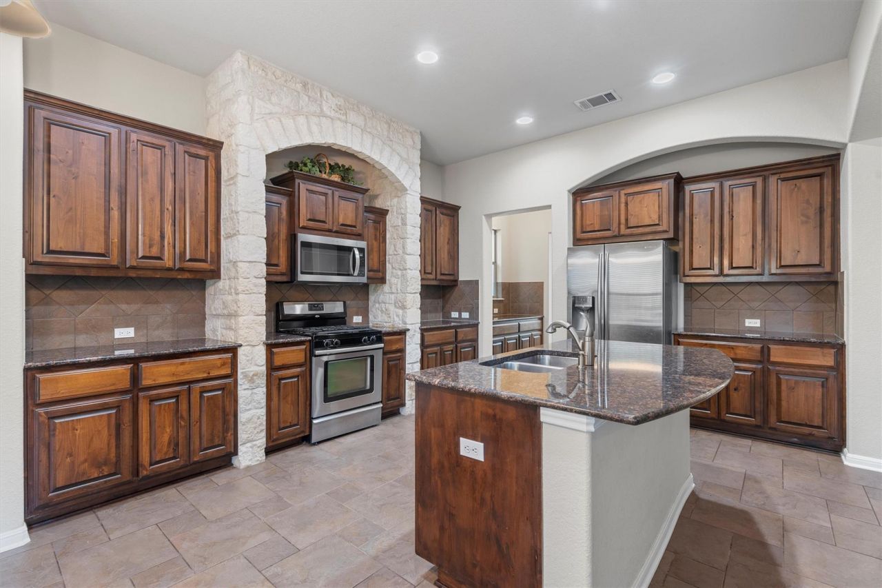 11621 Cherisse Dr, Austin, TX 78739 Main Photo