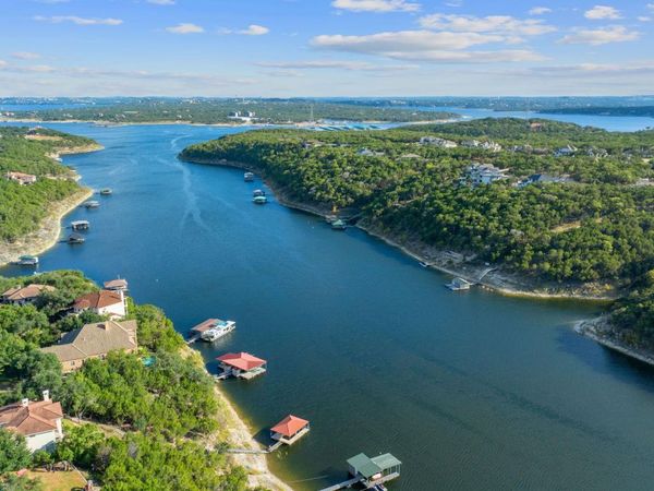 7201 Getaway DR, Jonestown, TX 78645