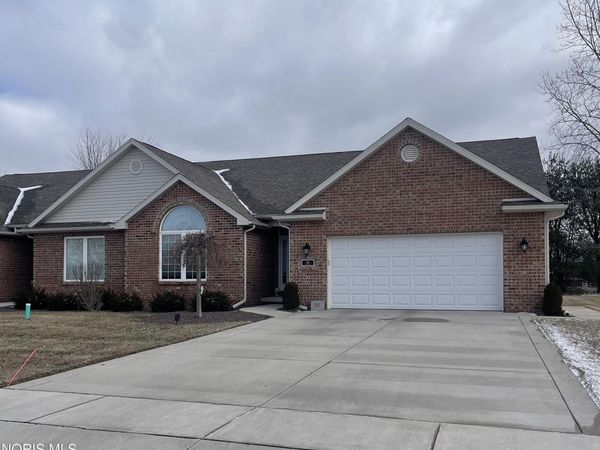 16 Crabtree Court, Swanton, OH 43558