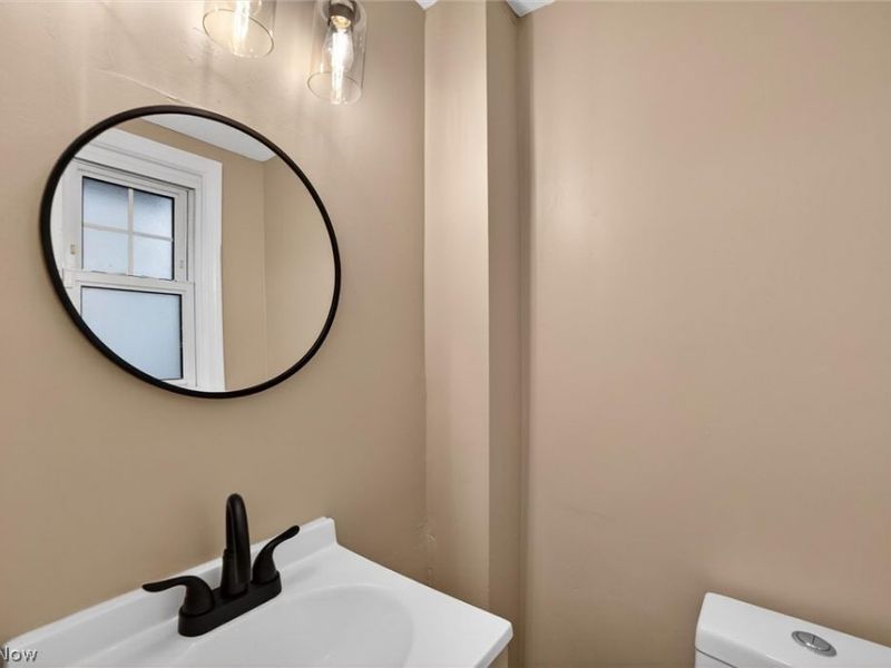 3799 Merrymound Road, Cleveland, OH 44121 Photo 12