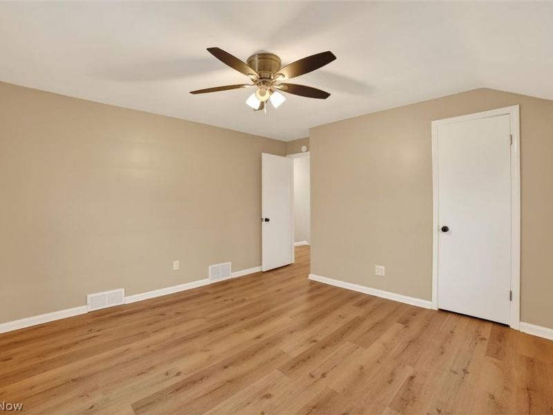 3799 Merrymound Road, Cleveland, OH 44121 Photo 14