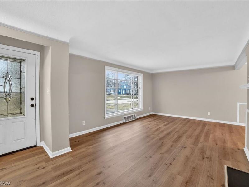 3799 Merrymound Road, Cleveland, OH 44121 Photo 3