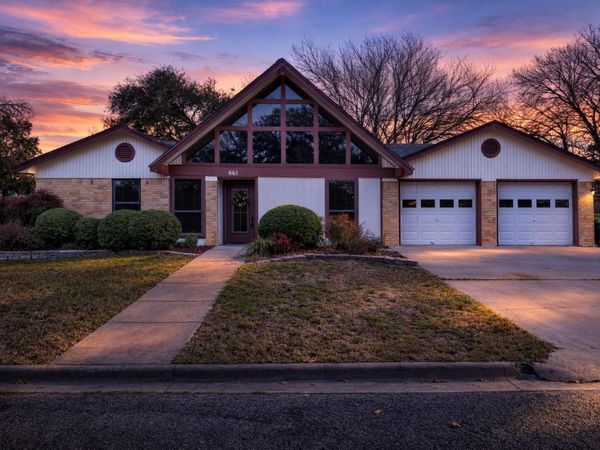 661 S College ST, La Grange, TX 78945