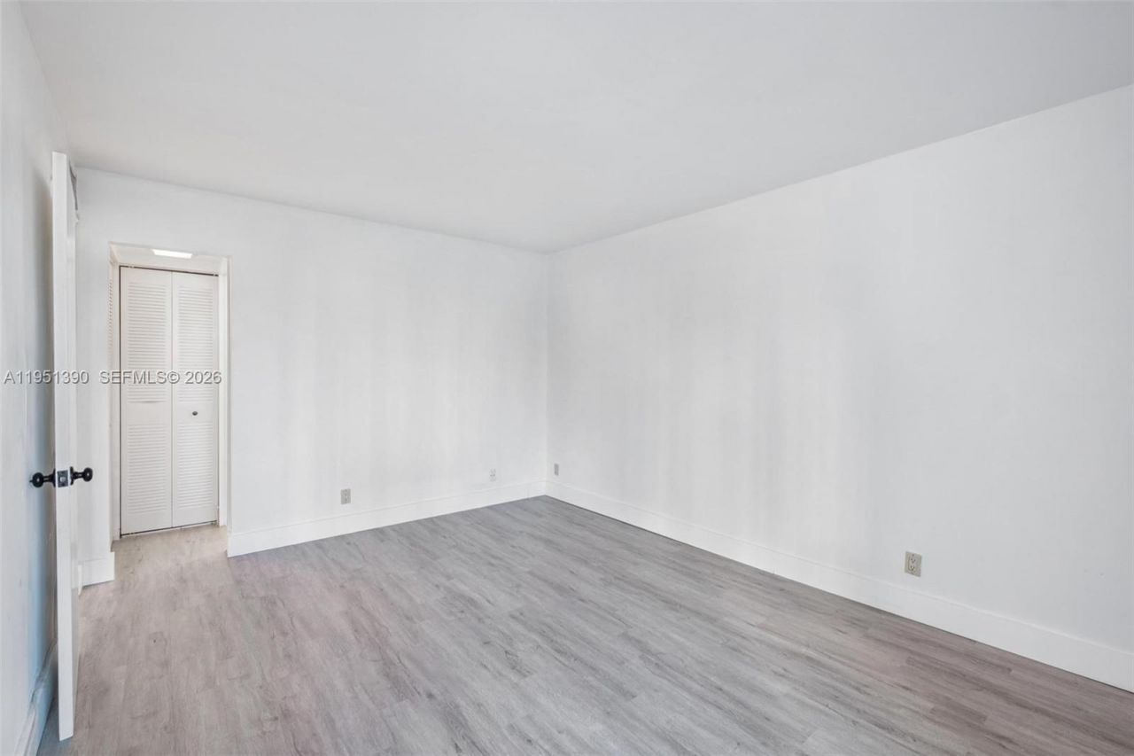 100 Bayview Dr, Unit 229, Sunny Isles Beach, FL 33160 Photo