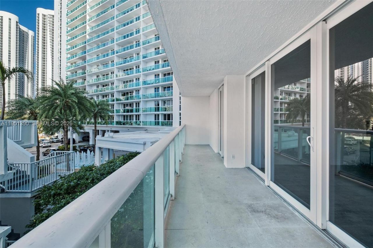 100 Bayview Dr, Unit 229, Sunny Isles Beach, FL 33160 Photo