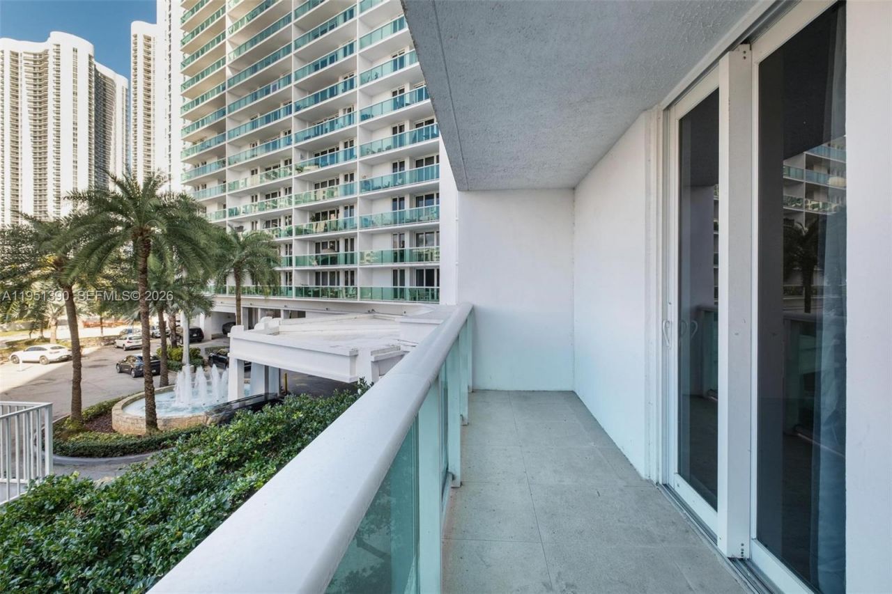 100 Bayview Dr, Unit 229, Sunny Isles Beach, FL 33160 Photo