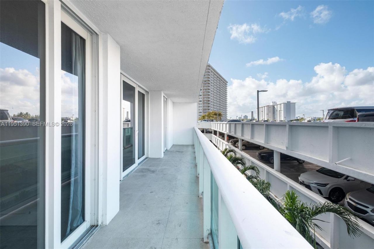 100 Bayview Dr, Unit 229, Sunny Isles Beach, FL 33160 Photo