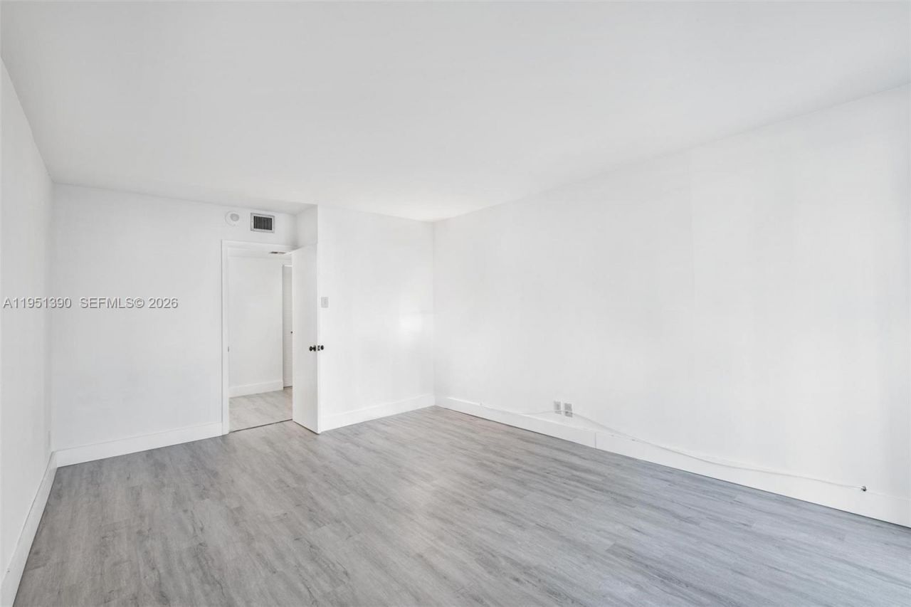 100 Bayview Dr, Unit 229, Sunny Isles Beach, FL 33160 Photo