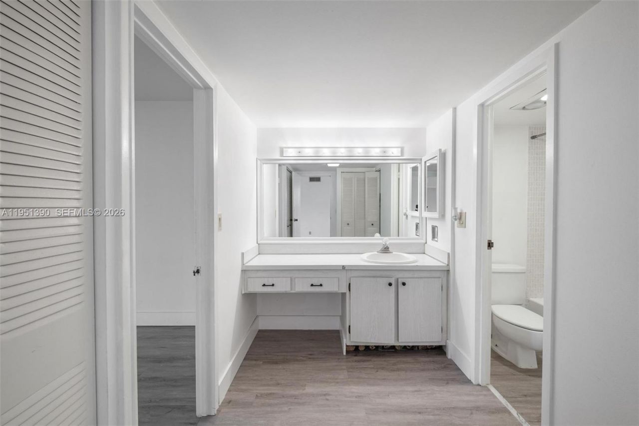 100 Bayview Dr, Unit 229, Sunny Isles Beach, FL 33160 Photo