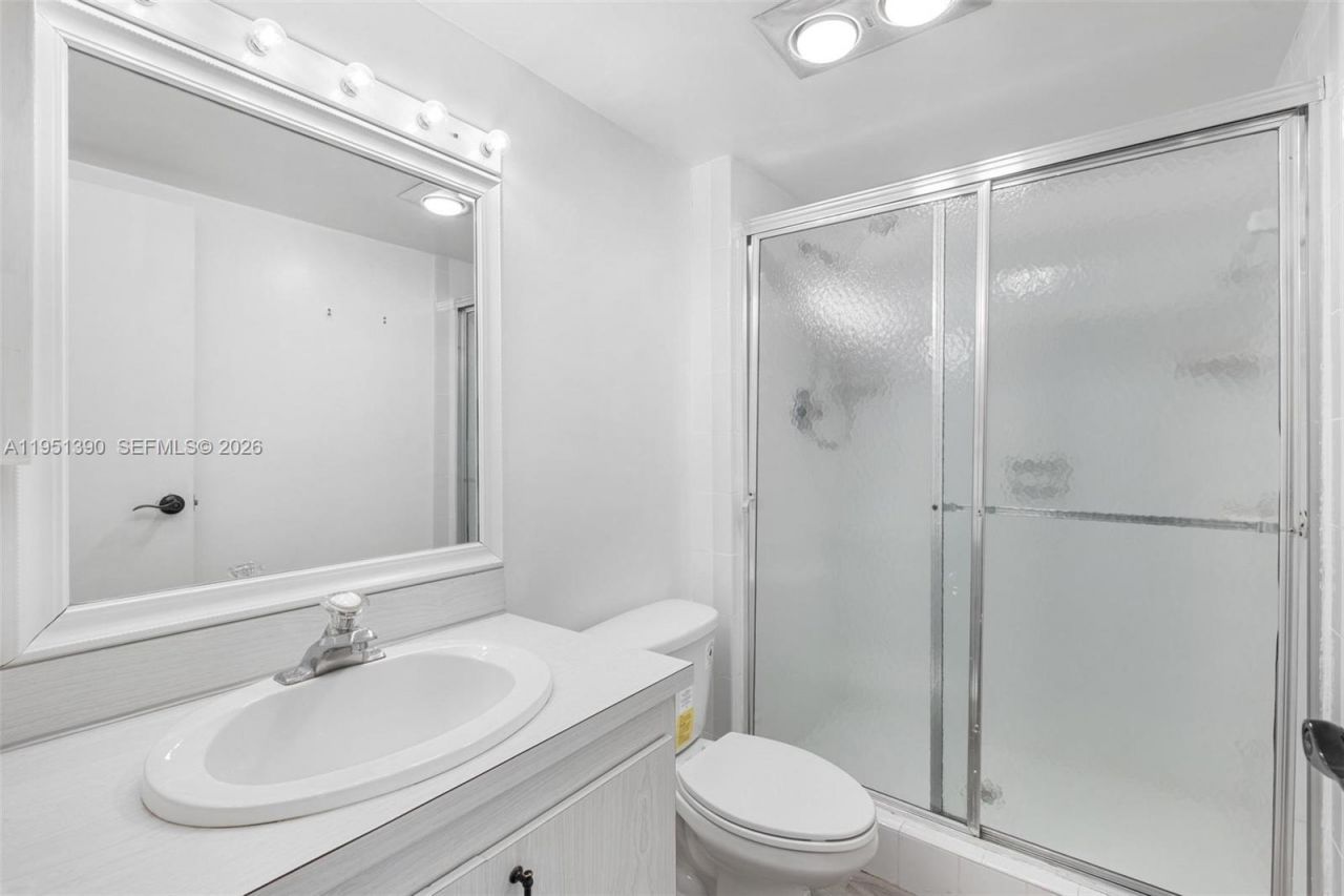 100 Bayview Dr, Unit 229, Sunny Isles Beach, FL 33160 Photo