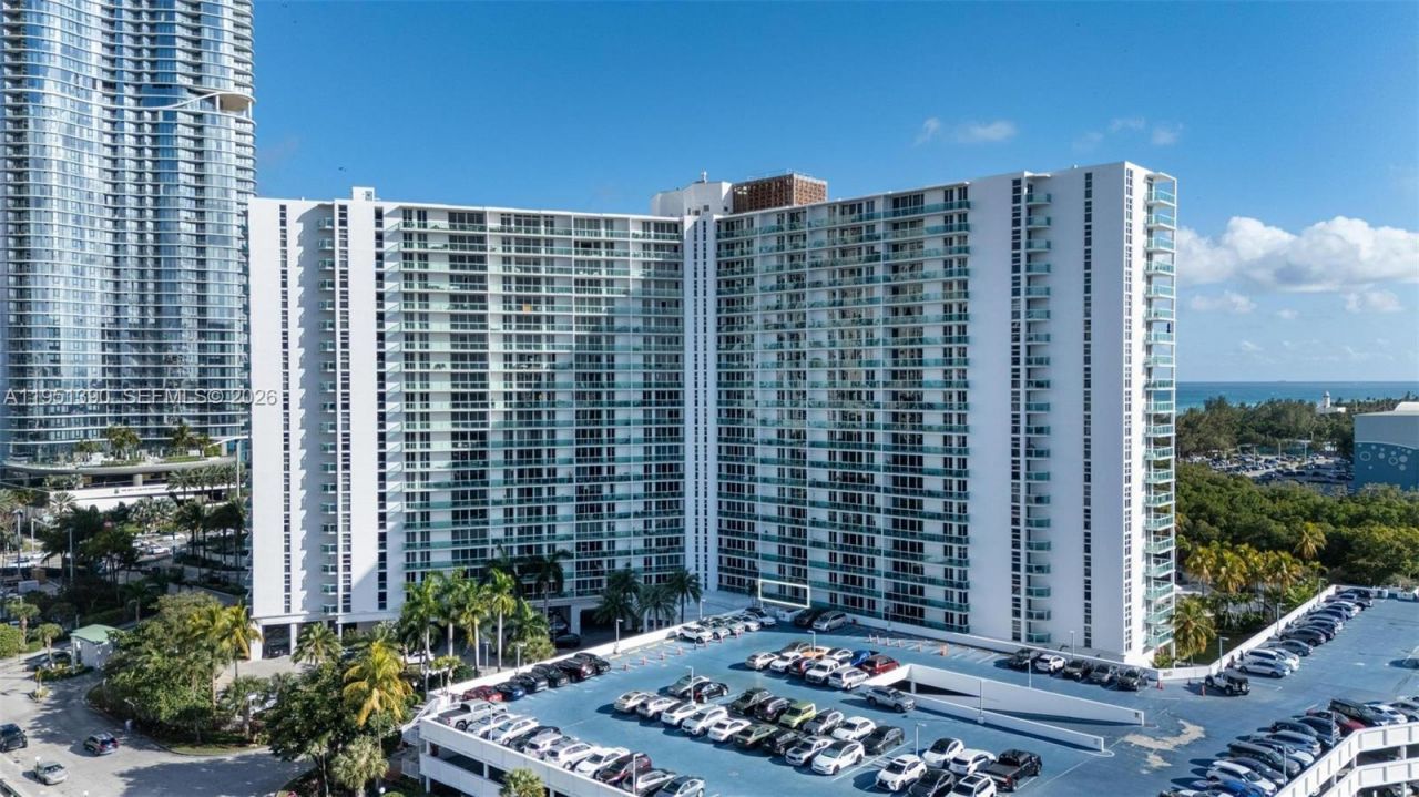 100 Bayview Dr, Unit 229, Sunny Isles Beach, FL 33160 Photo