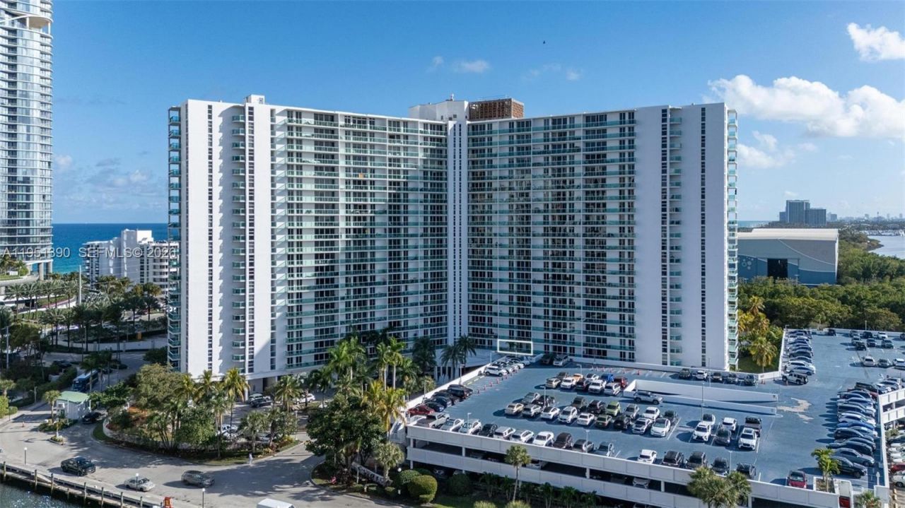 100 Bayview Dr, Unit 229, Sunny Isles Beach, FL 33160 Photo