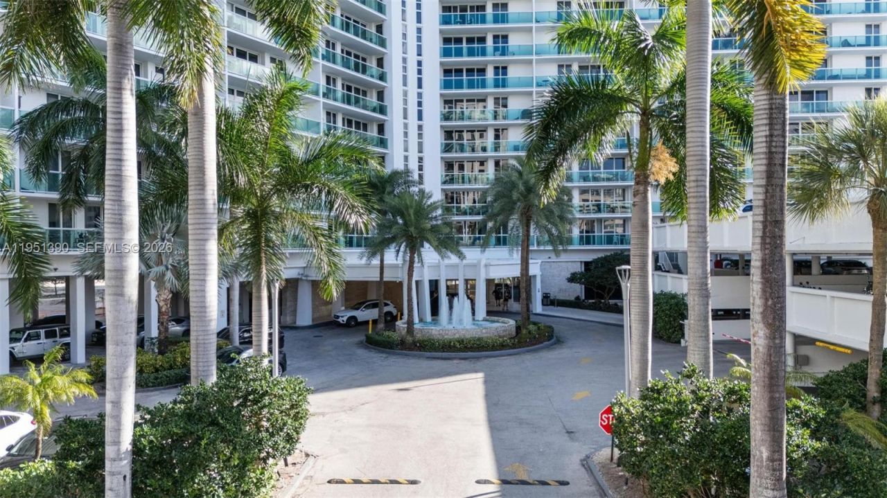 100 Bayview Dr, Unit 229, Sunny Isles Beach, FL 33160 Photo