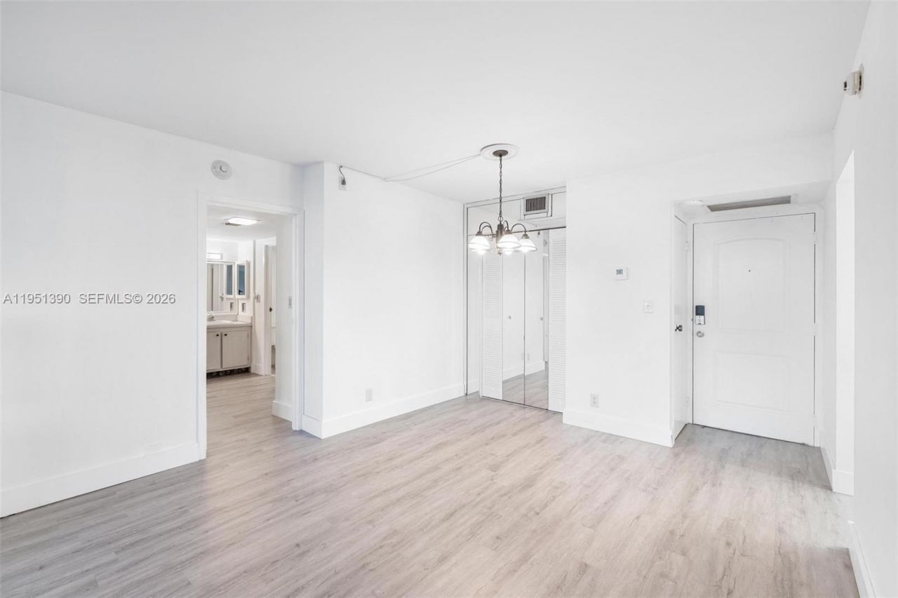 100 Bayview Dr, Unit 229, Sunny Isles Beach, FL 33160 Photo