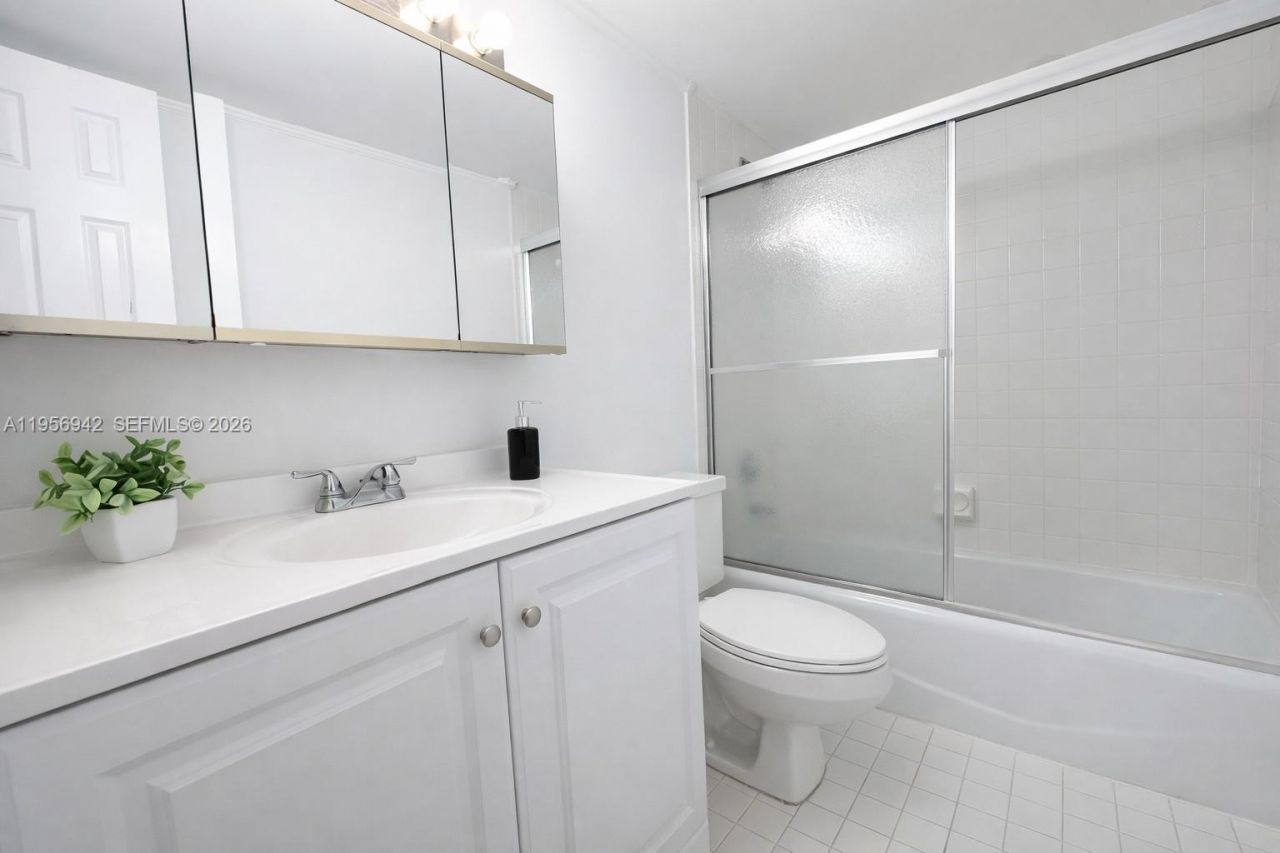 3920 Inverrary Blvd , Unit 608C, Lauderhill, FL 33319 Photo