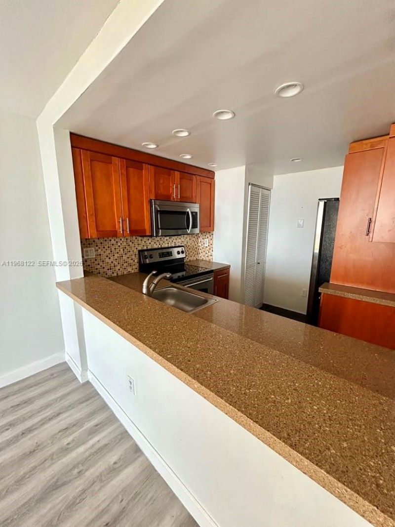600 NE 36th St, Unit 820, Miami, FL 33137 Photo