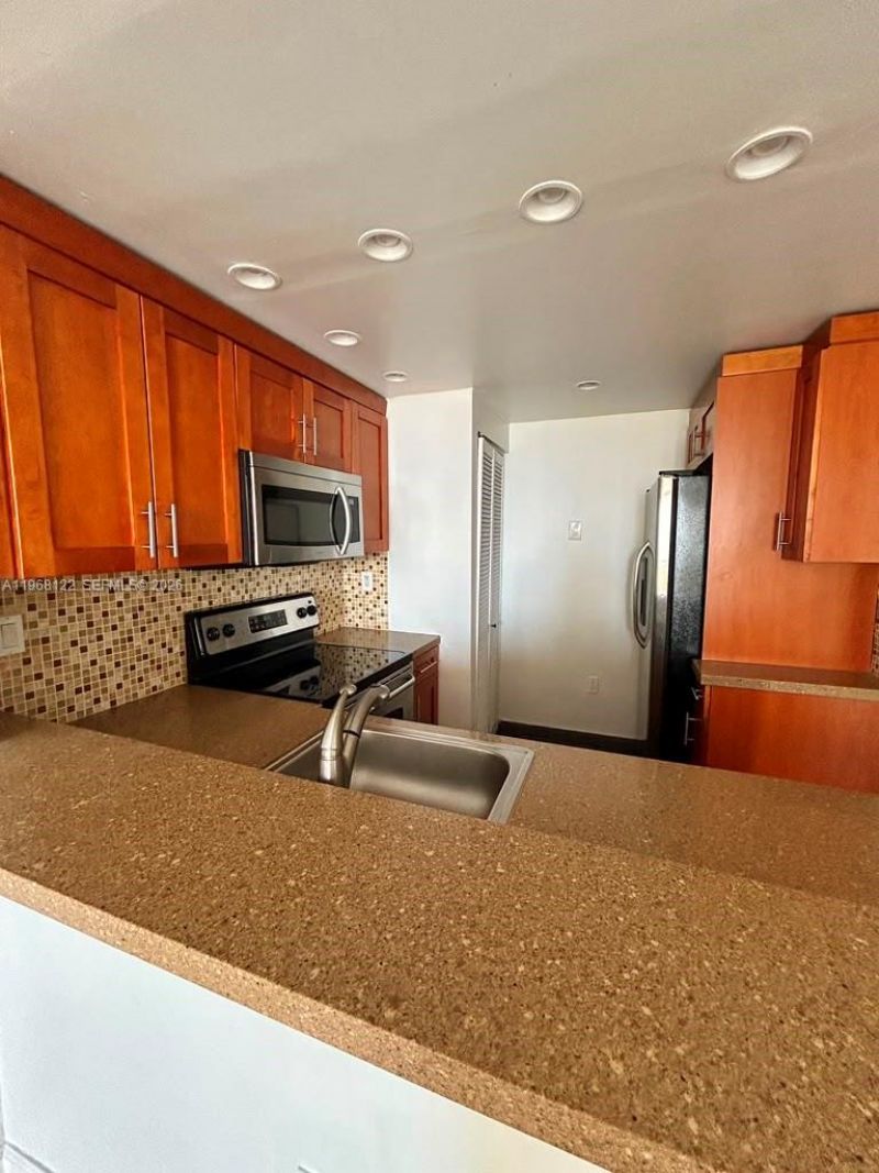 600 NE 36th St, Unit 820, Miami, FL 33137 Photo