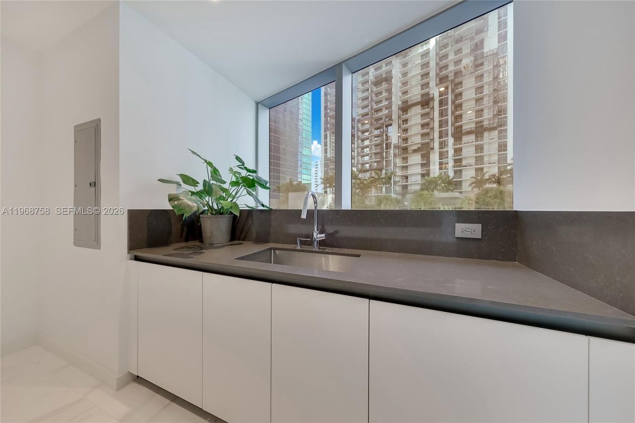 300 Biscayne Boulevard Way, Unit 1105C, Miami, FL 33131 Photo