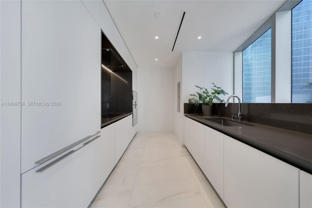 300 Biscayne Boulevard Way, Unit 1105C, Miami, FL 33131 Photo