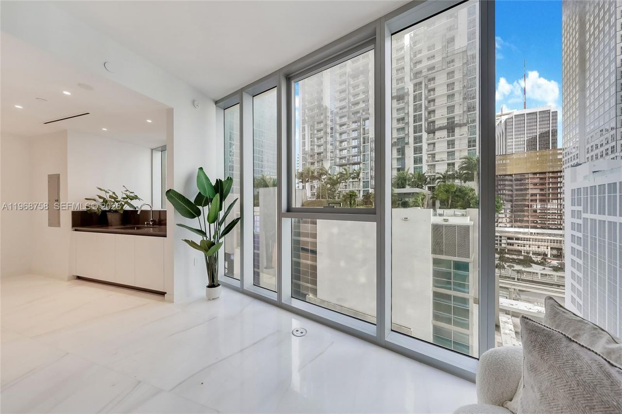 300 Biscayne Boulevard Way, Unit 1105C, Miami, FL 33131 Photo