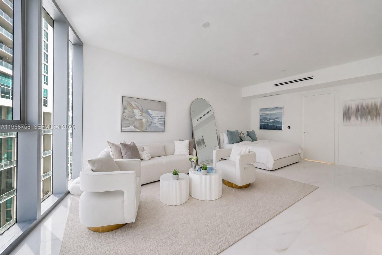 300 Biscayne Boulevard Way, Unit 1105C, Miami, FL 33131 Photo
