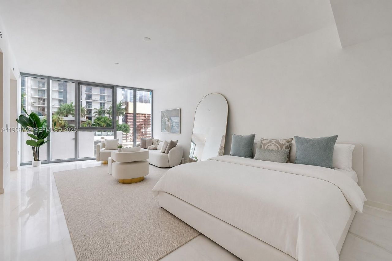 300 Biscayne Boulevard Way, Unit 1105C, Miami, FL 33131 Photo