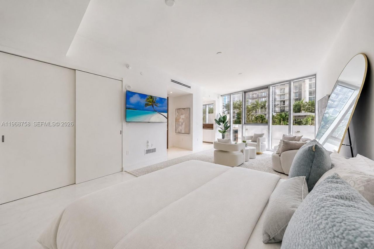 300 Biscayne Boulevard Way, Unit 1105C, Miami, FL 33131 Photo