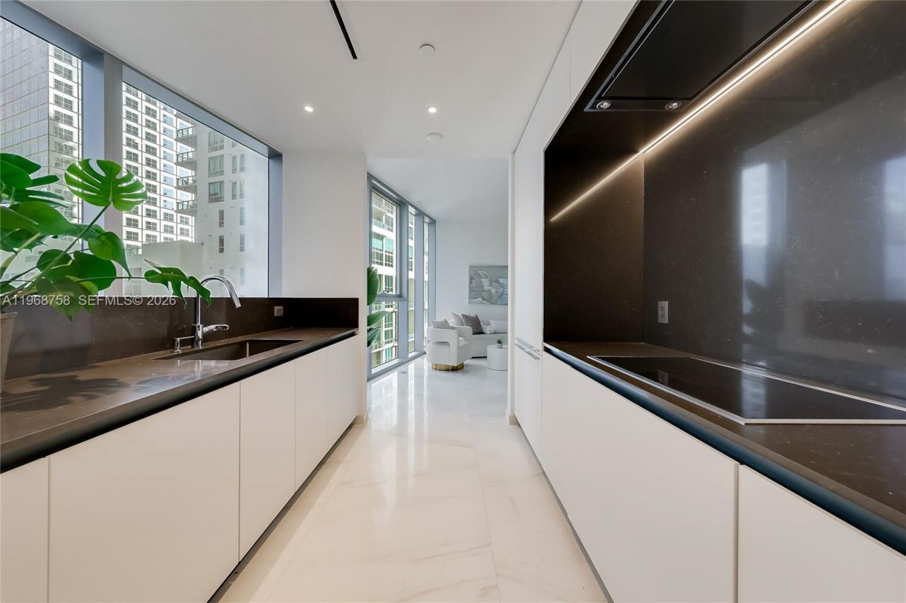 300 Biscayne Boulevard Way, Unit 1105C, Miami, FL 33131 Photo