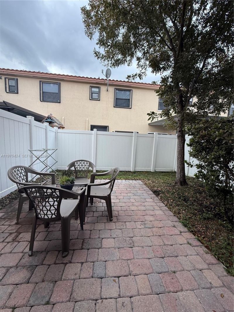 9386 W 33rd Ln, Hialeah, FL 33018 Photo