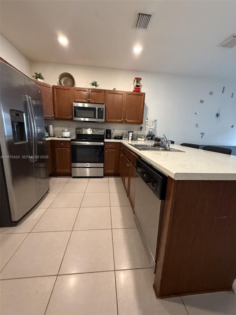 9386 W 33rd Ln, Hialeah, FL 33018 Photo