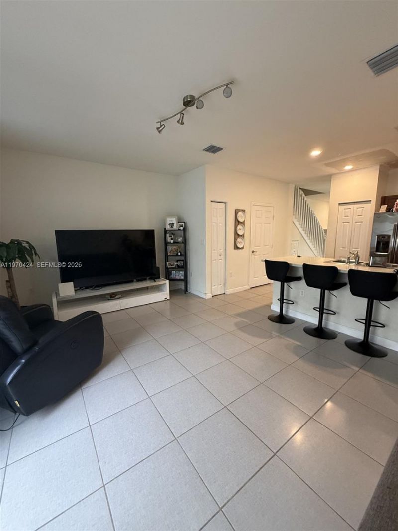 9386 W 33rd Ln, Hialeah, FL 33018 Photo