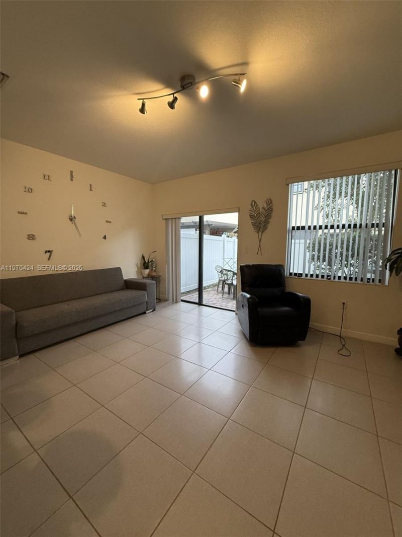 9386 W 33rd Ln, Hialeah, FL 33018 Photo