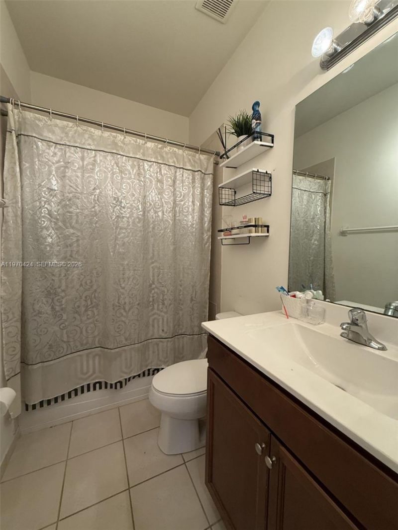 9386 W 33rd Ln, Hialeah, FL 33018 Photo