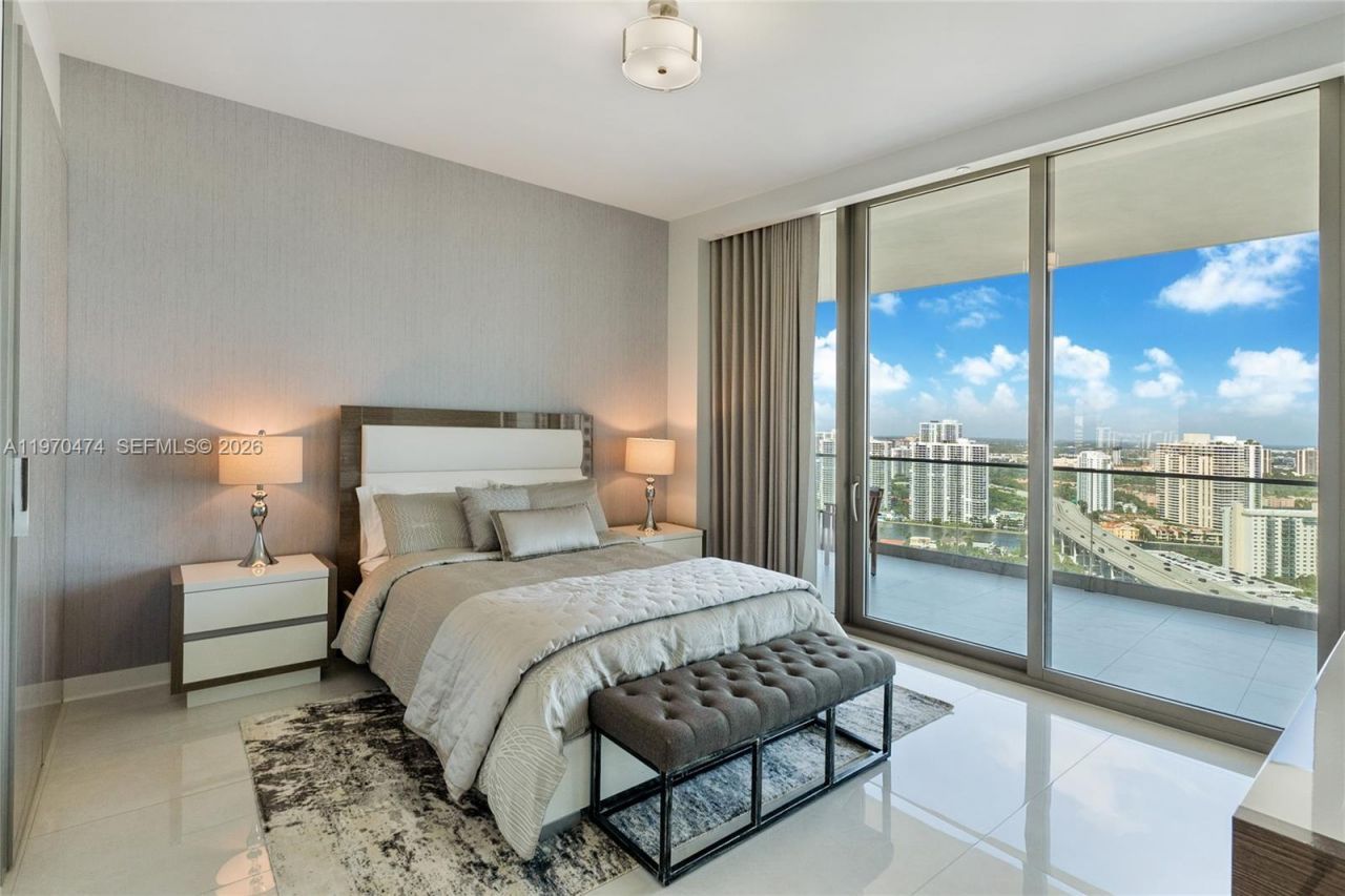 18975 Collins Ave , Unit 2703, Sunny Isles Beach, FL 33160 Photo