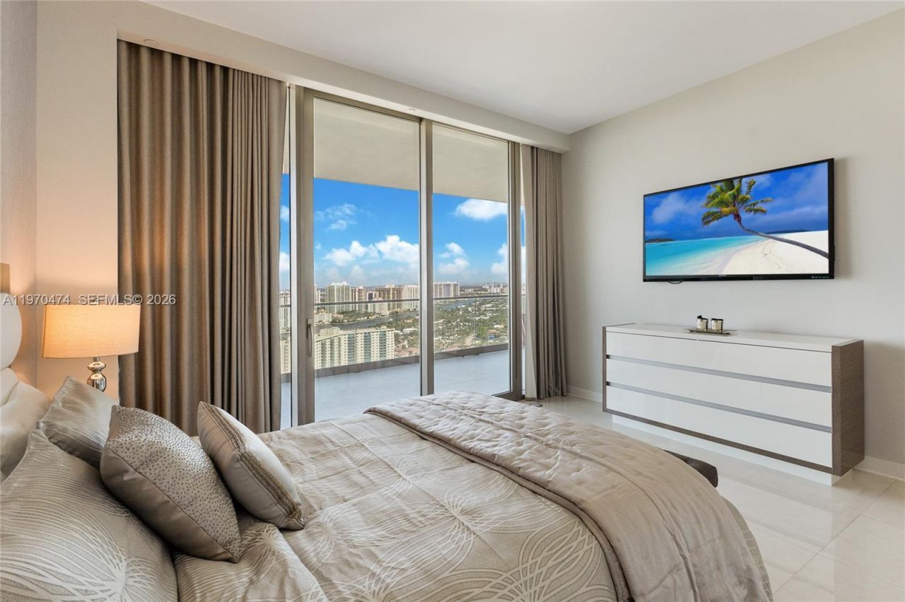 18975 Collins Ave , Unit 2703, Sunny Isles Beach, FL 33160 Photo