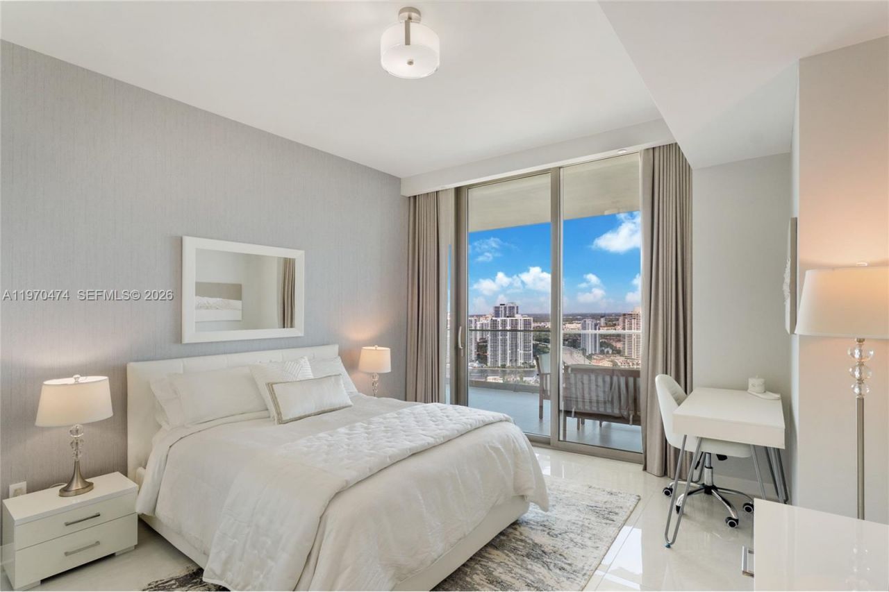 18975 Collins Ave , Unit 2703, Sunny Isles Beach, FL 33160 Photo