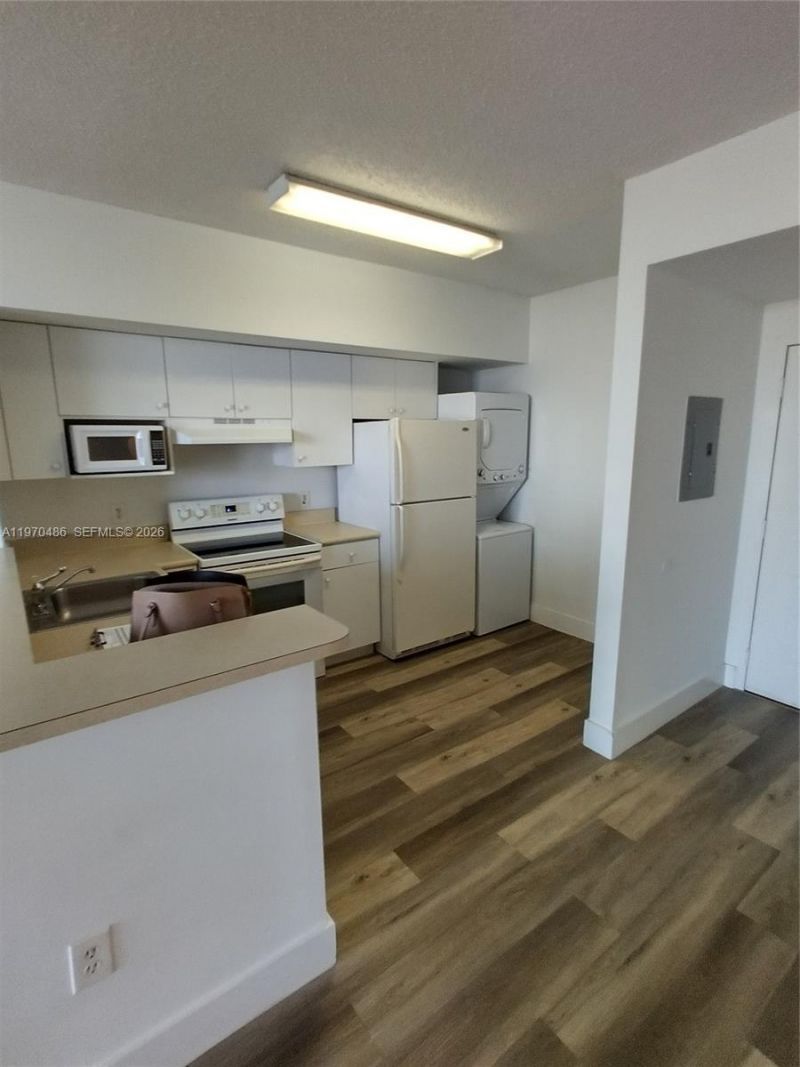 5077 NW 7th St, Unit 1405, Miami, FL 33126 Photo