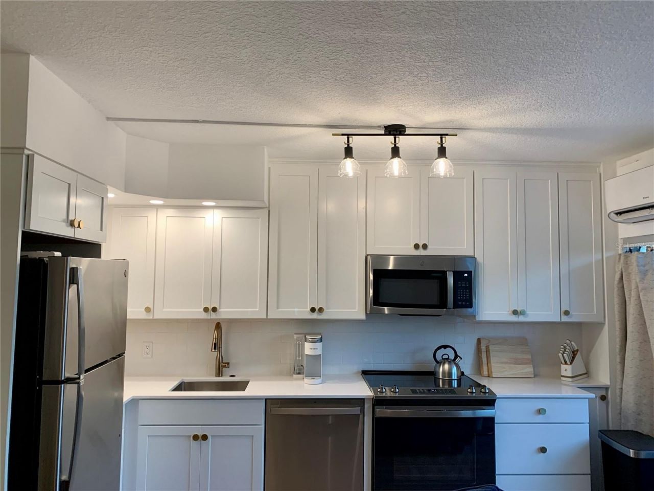 800 Bayway Boulevard, Unit 16, Clearwater Beach, FL 33767 Photo