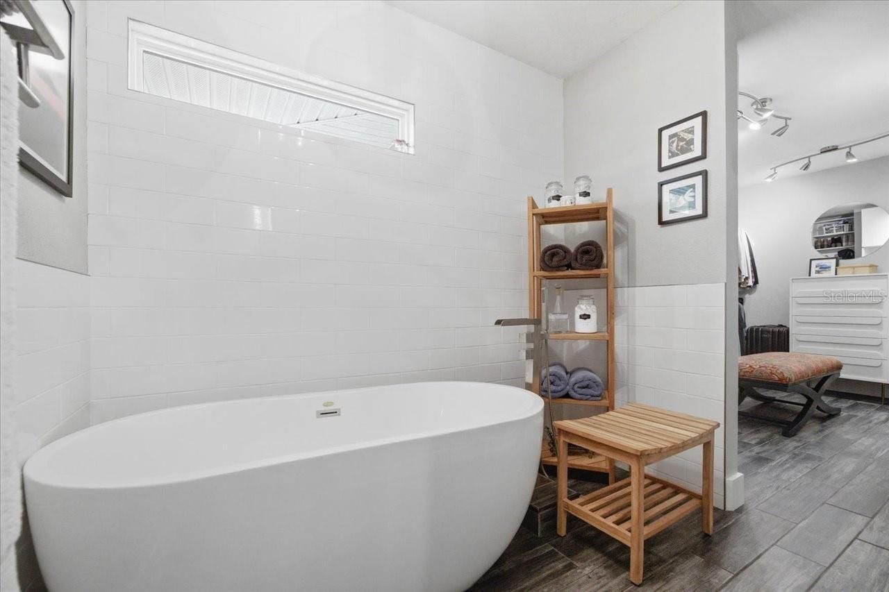 10705 Carrollwood Drive, Tampa, FL 33618 Photo