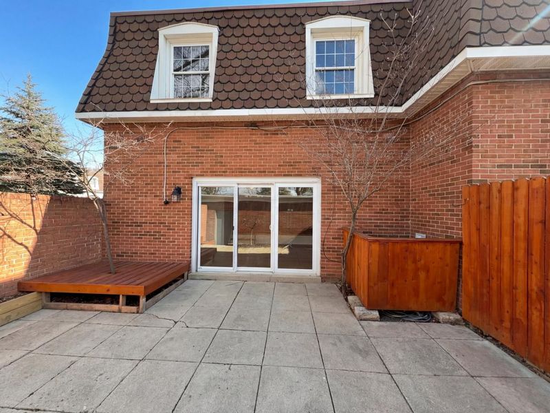 2861 Chateau Circle , Unit 22, Columbus, OH 43221 Photo 5