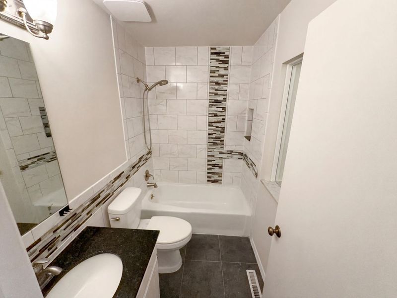 2861 Chateau Circle , Unit 22, Columbus, OH 43221 Photo 6