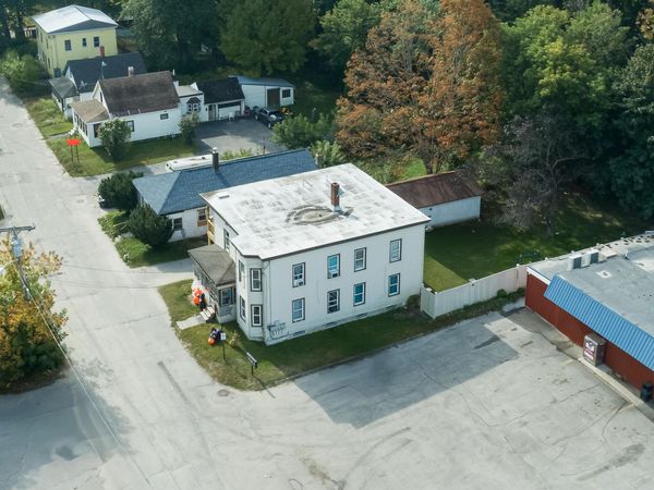 6 Dix Avenue , Mexico, ME 04257