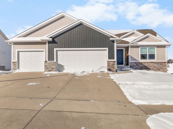 532 Shiloh Rose Parkway NW, Bondurant, IA 50035