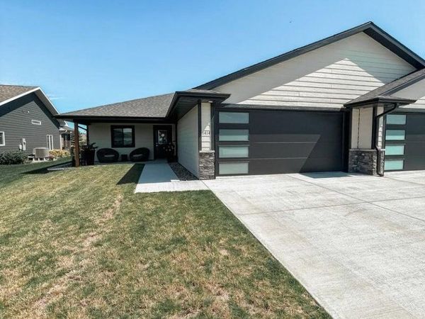 1414 W 20th Ave, Mitchell, SD 57301