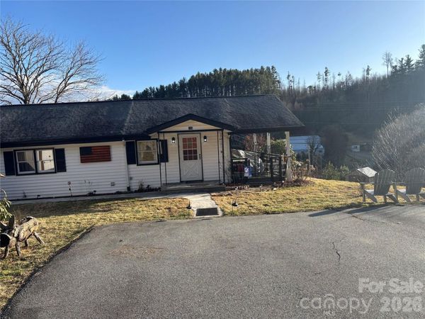 190 Benfield Road, Crossnore, NC 28616