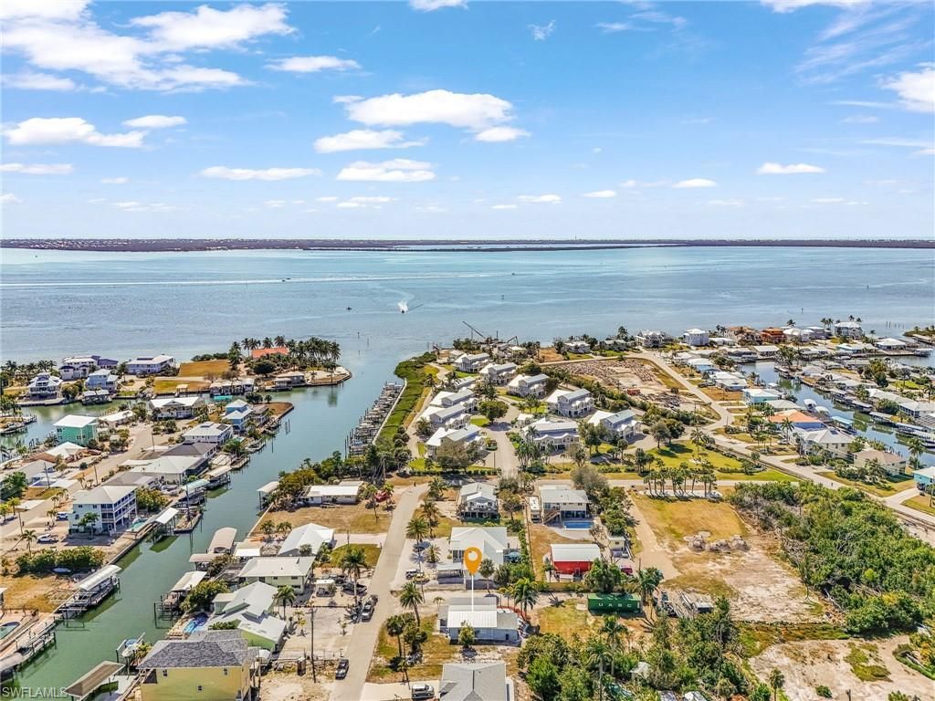 2371 Baybreeze St, Saint James City, FL 33956 Photo